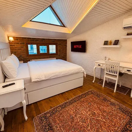 Nu 8 Private Terrace, Designer Suite, View *